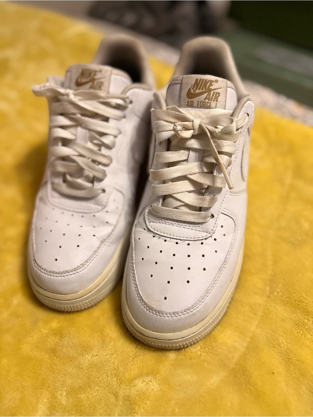 Nike Kids Air Force 1 Sneakers in Off-White with Gold Logo